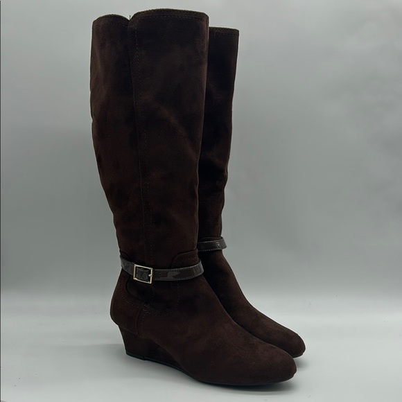 2529- East 5th Brown Over the Knee Boots Wedge Heel & Buckle Strap Size 7M NWT - Picture 2 of 10